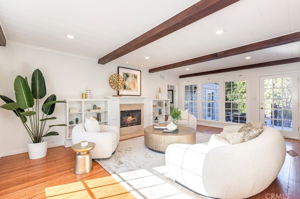 5463 Vanalden Ave, Los Angeles CA  91356-3129 exterior