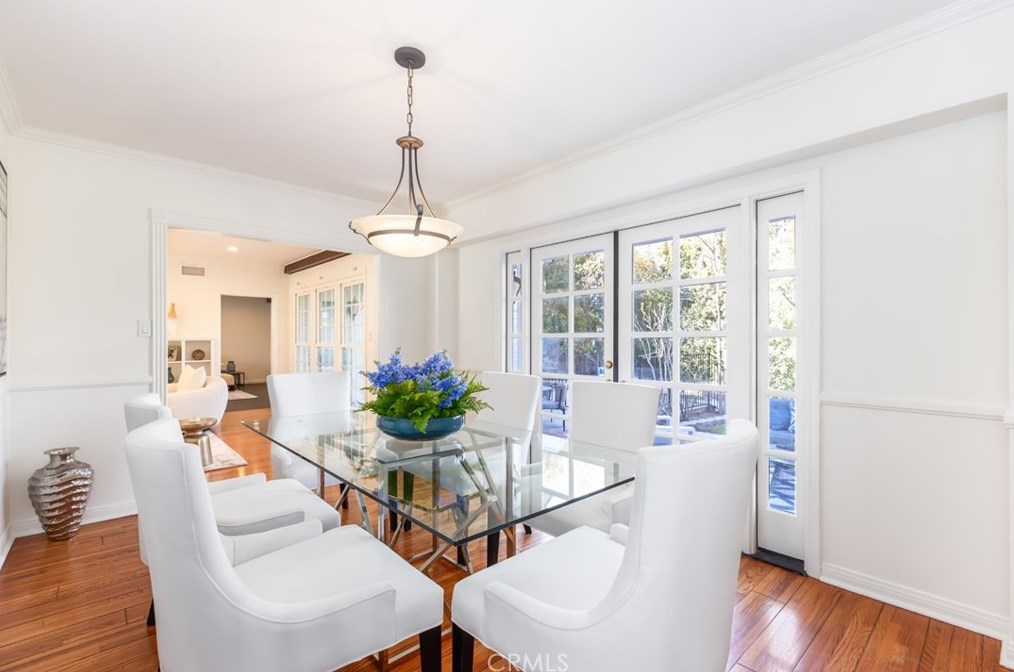 5463 Vanalden Ave, Los Angeles CA  91356-3129 exterior