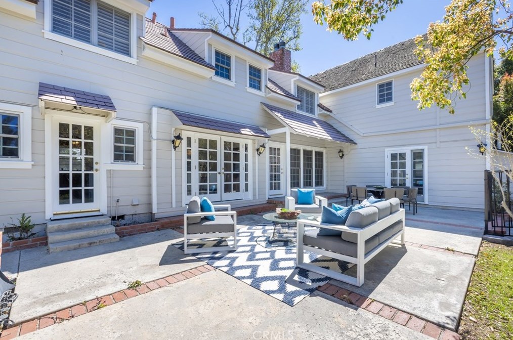 5463 Vanalden Ave, Los Angeles CA  91356-3129 exterior
