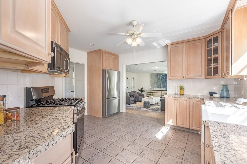5463 Vanalden Ave, Los Angeles CA  91356-3129 exterior