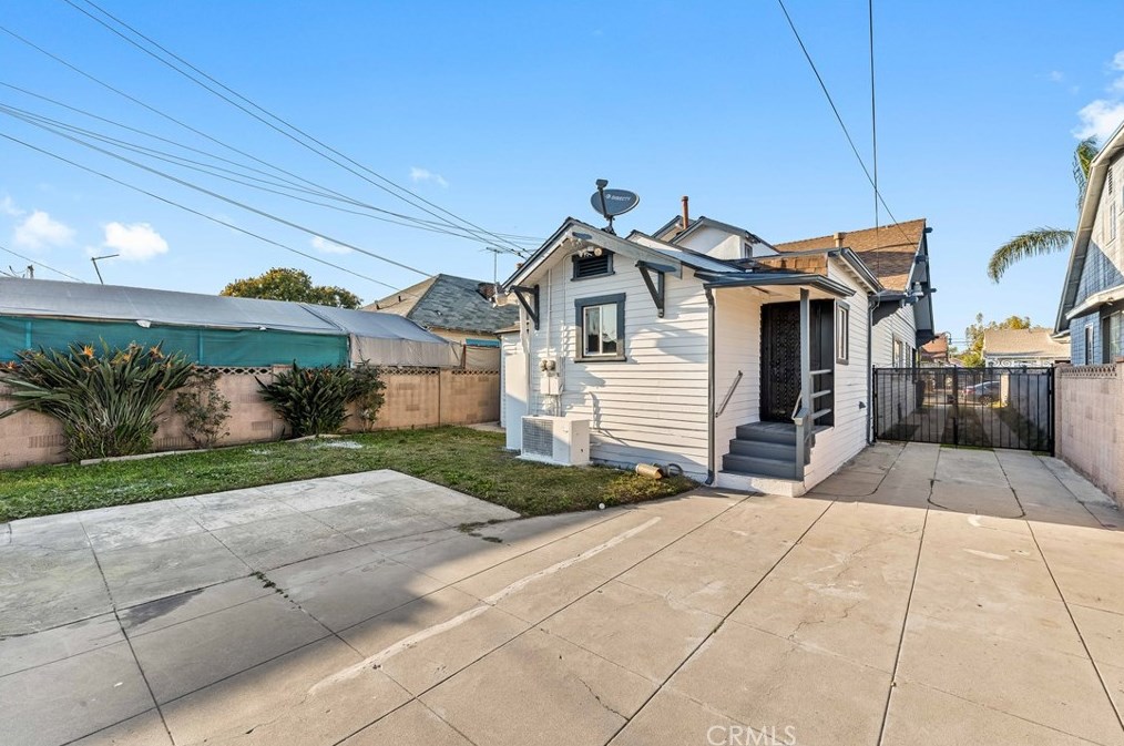 1328 49th St, Los Angeles CA  90011-4212 exterior