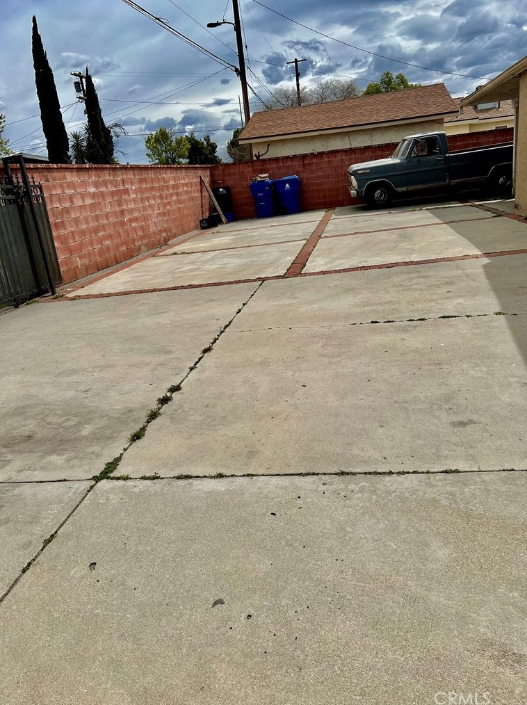 11422 Glenoaks Blvd, Los Angeles CA  91331-1068 exterior