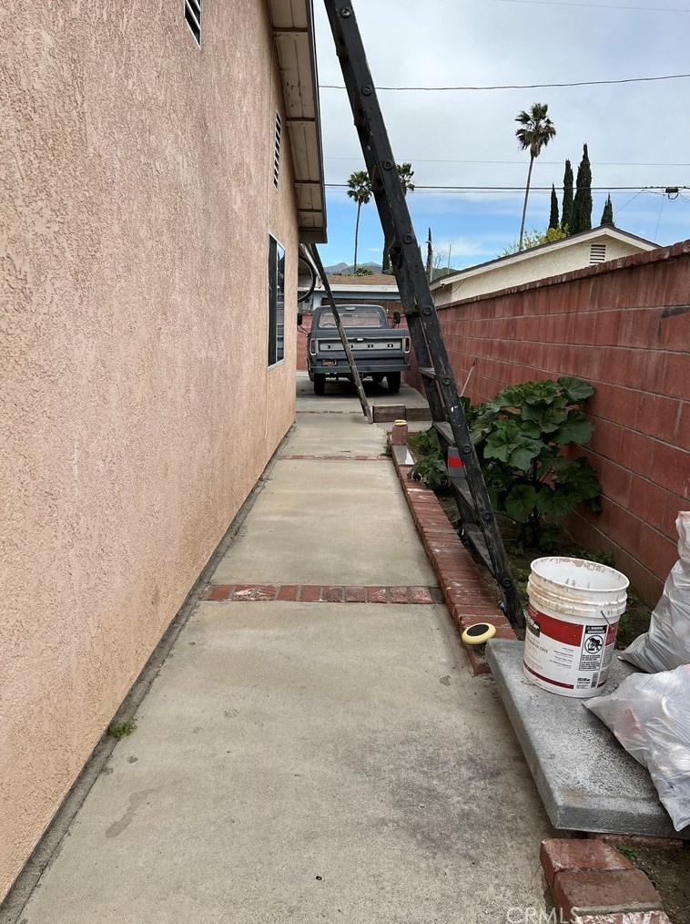11422 Glenoaks Blvd, Los Angeles CA  91331-1068 exterior