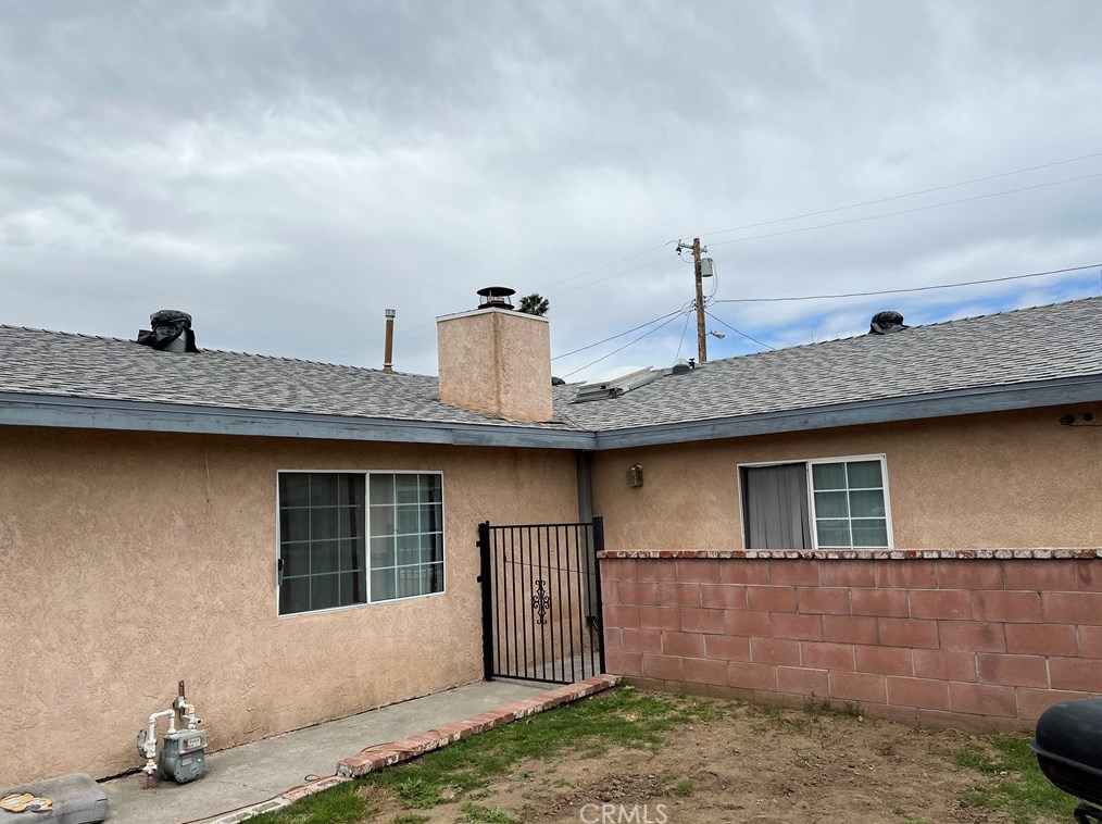 11422 Glenoaks Blvd, Los Angeles CA  91331-1068 exterior