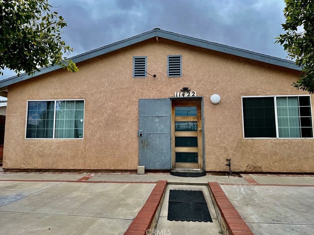 11422 Glenoaks Blvd, Los Angeles CA  91331-1068 exterior
