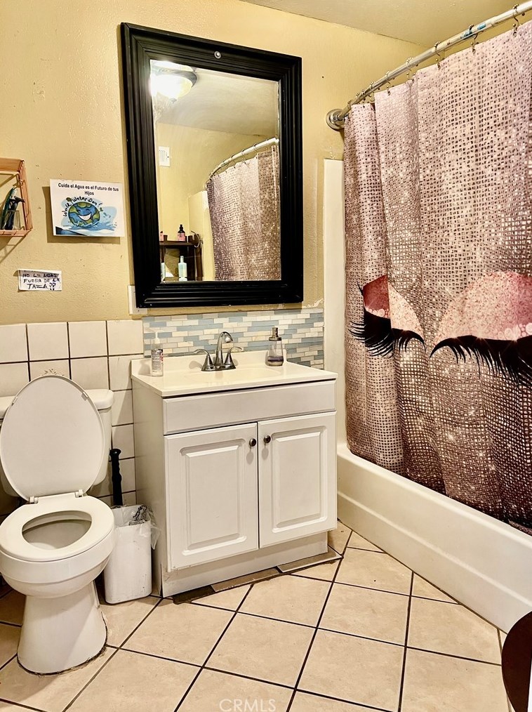 11422 Glenoaks Blvd, Los Angeles CA  91331-1068 exterior