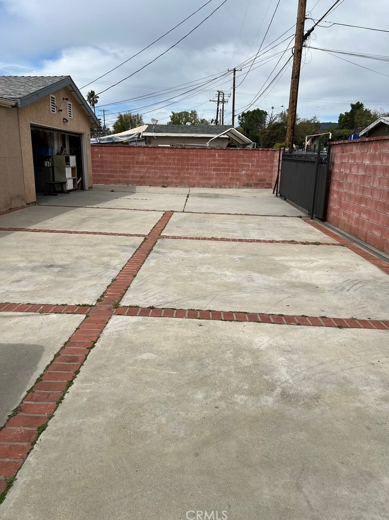 11422 Glenoaks Blvd, Los Angeles CA  91331-1068 exterior