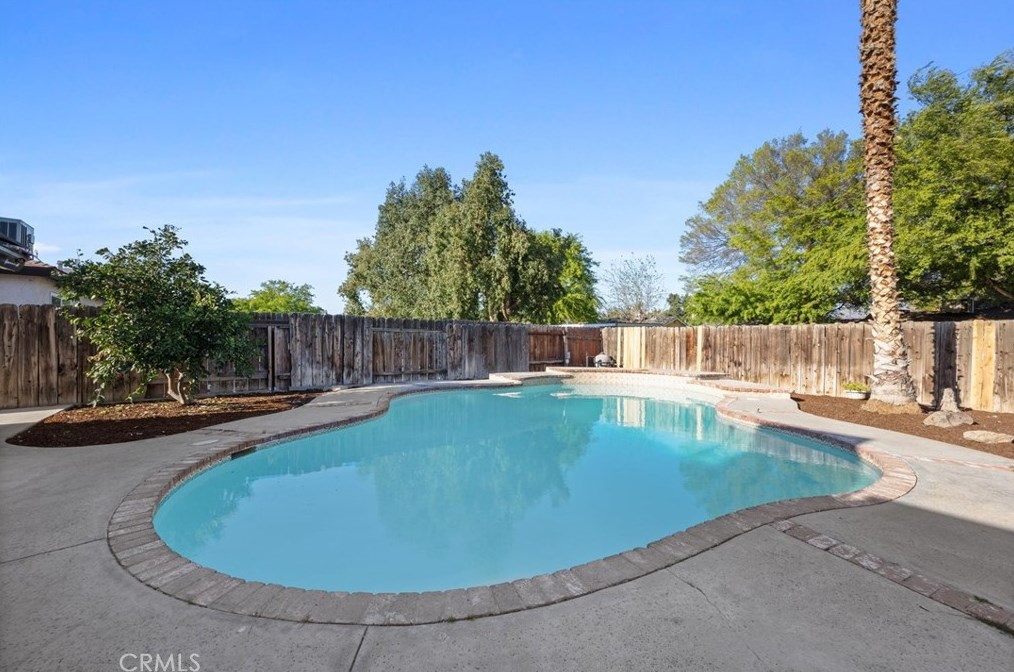 3008 Whitley Dr, Bakersfield CA  93309-5549 exterior