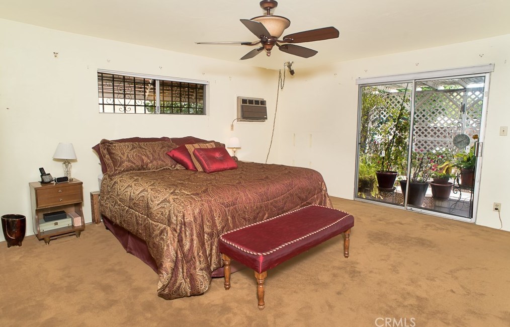 6856 Hesperia Ave, Los Angeles CA  91335-4604 exterior