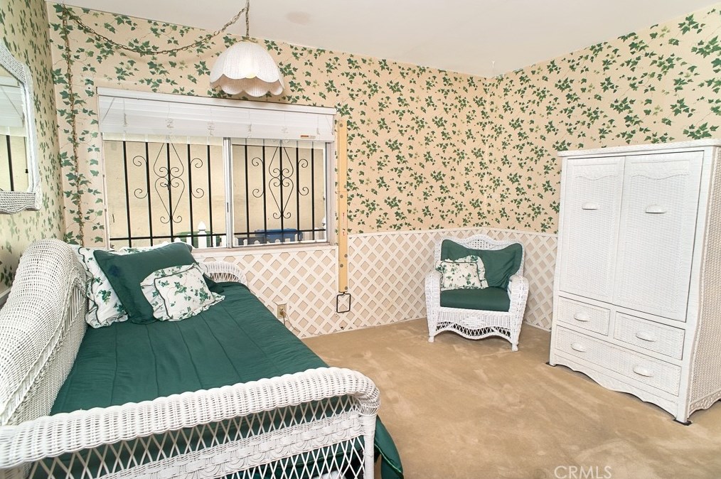 6856 Hesperia Ave, Los Angeles CA  91335-4604 exterior