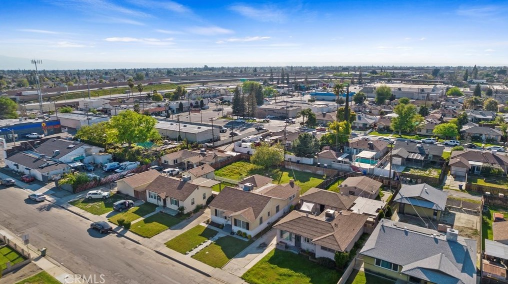 39 Myrtle St, Bakersfield CA  93301-2734 exterior