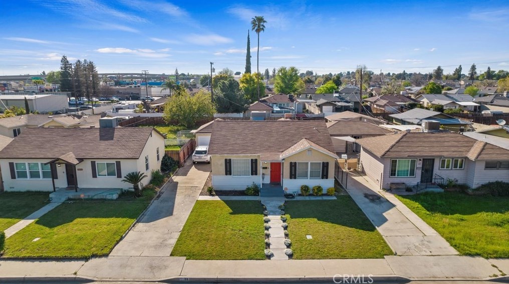 39 Myrtle St, Bakersfield CA  93301-2734 exterior
