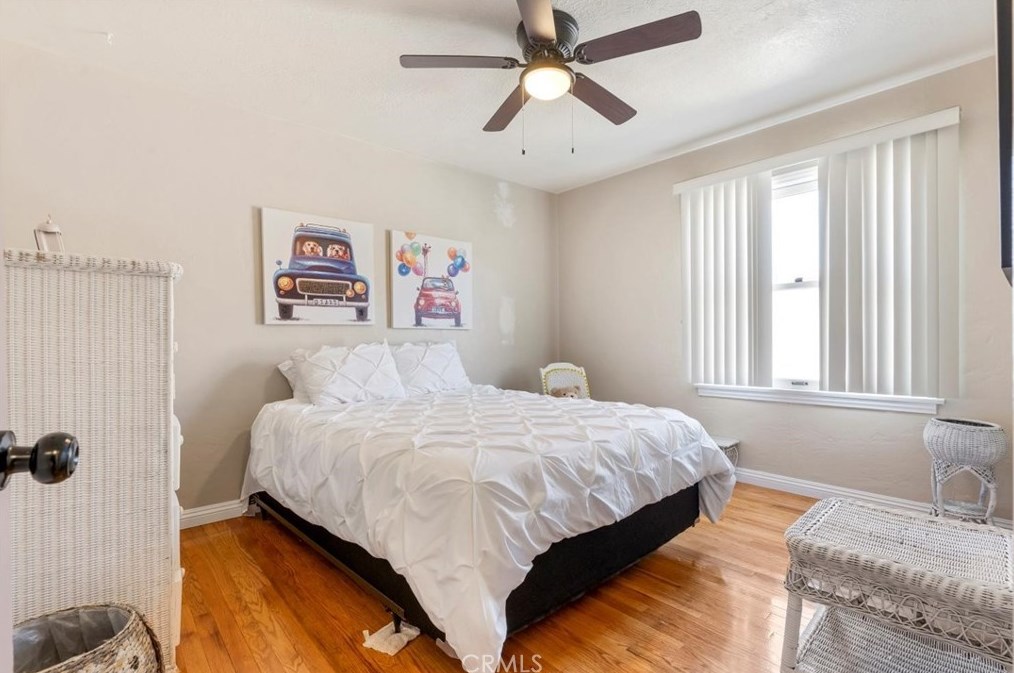 39 Myrtle St, Bakersfield CA  93301-2734 exterior