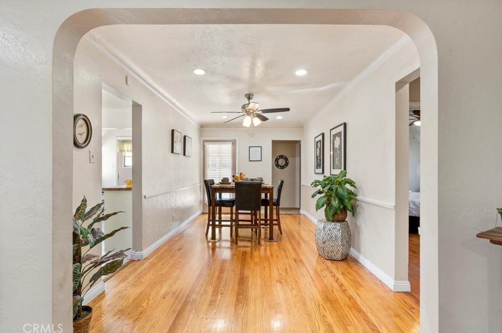 39 Myrtle St, Bakersfield CA  93301-2734 exterior