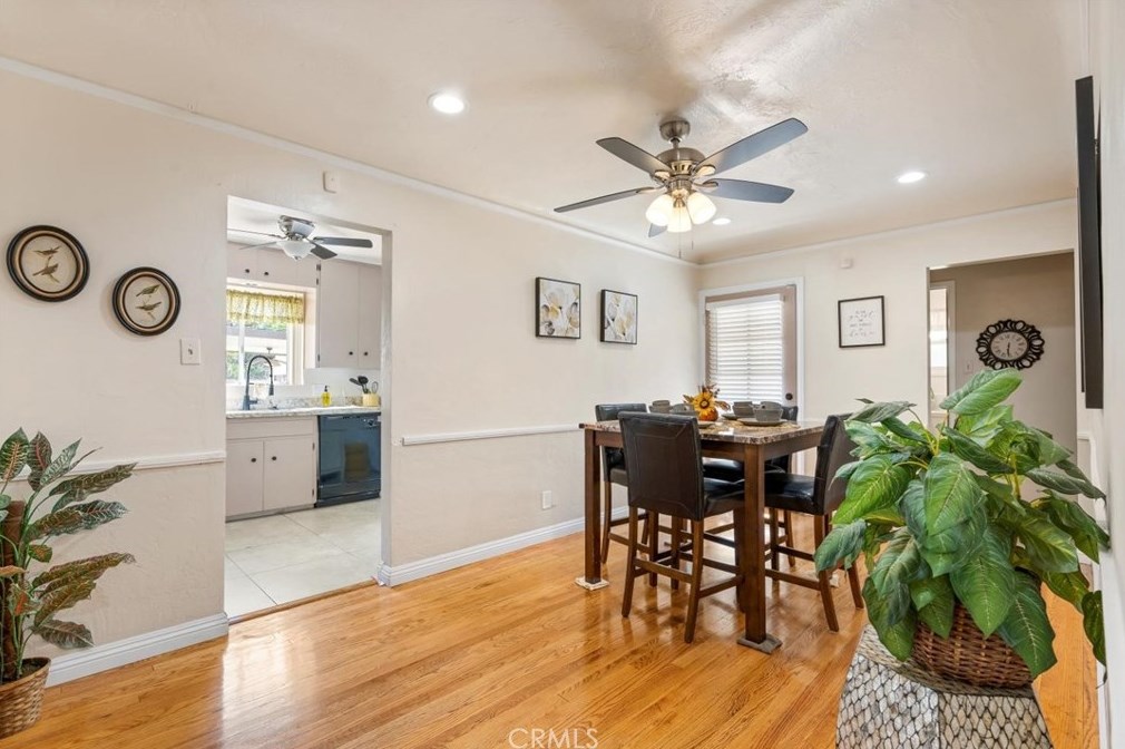 39 Myrtle St, Bakersfield CA  93301-2734 exterior