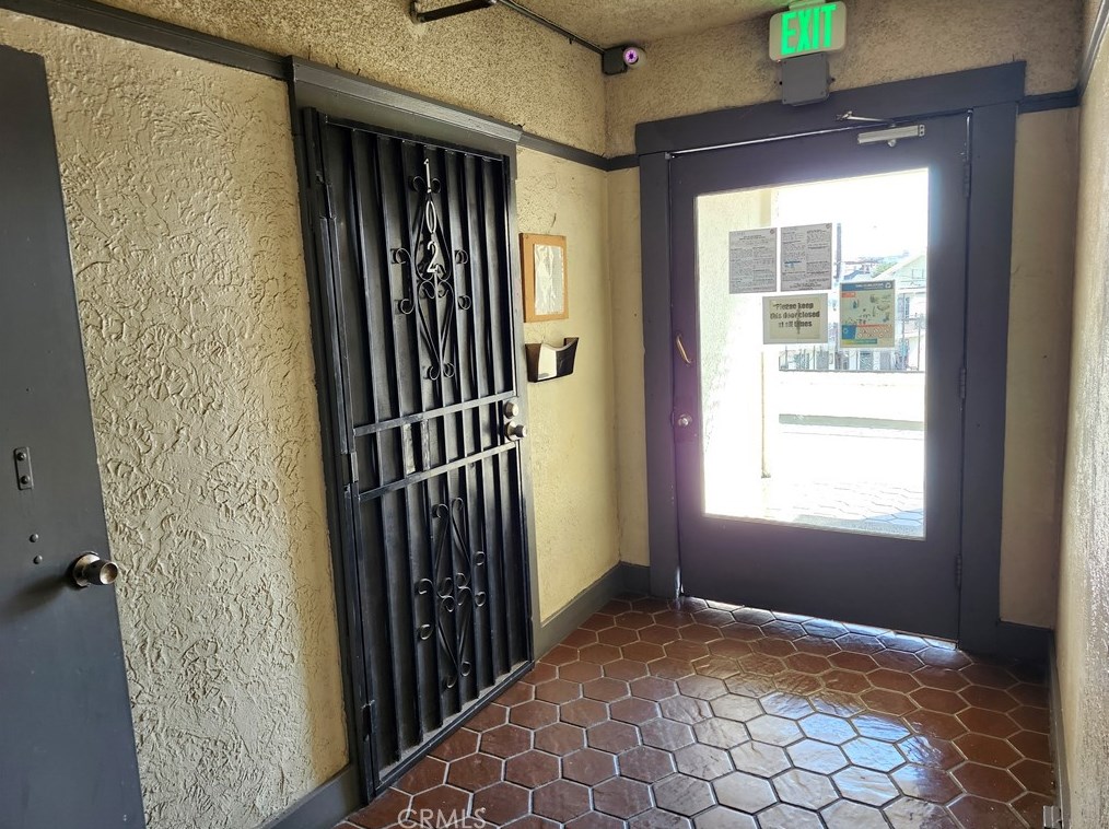 1435 Alvarado St, Los Angeles CA  90006-2464 exterior