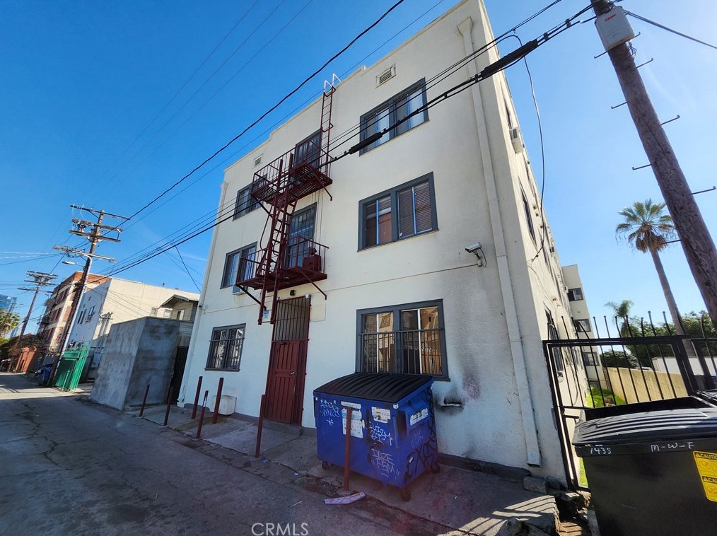 1435 Alvarado St, Los Angeles CA  90006-2464 exterior