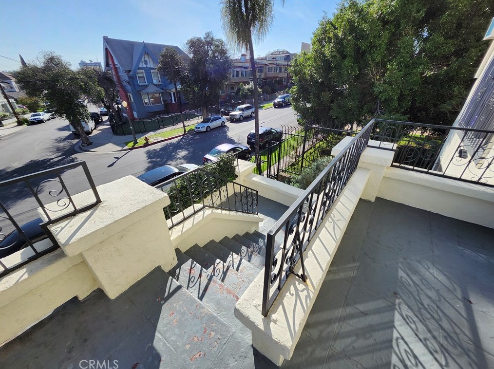 1435 Alvarado St, Los Angeles CA  90006-2464 exterior