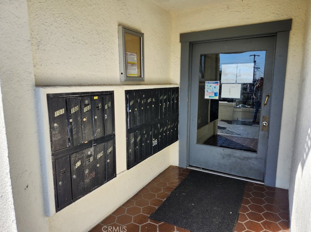 1435 Alvarado St, Los Angeles CA  90006-2464 exterior