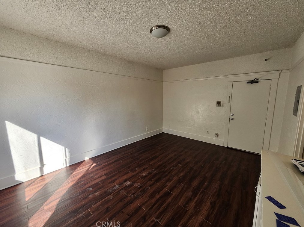 1435 Alvarado St, Los Angeles CA  90006-2464 exterior