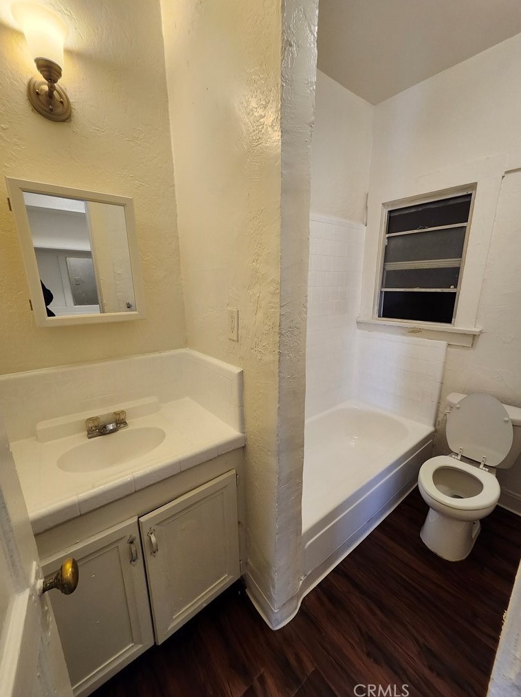1435 Alvarado St, Los Angeles CA  90006-2464 exterior