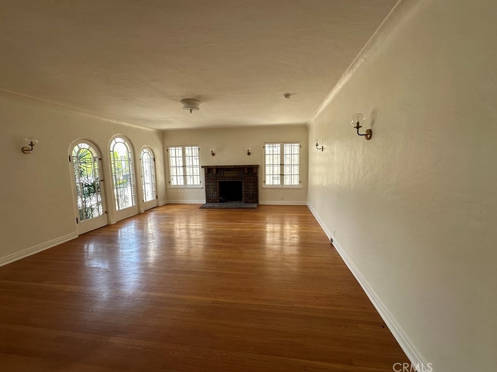 6332 Franklin Ave, Los Angeles CA  90028-5056 exterior