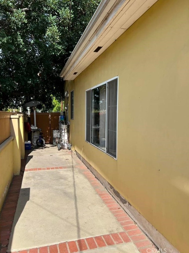 10061 Amboy Ave, Los Angeles CA  91331-3912 exterior