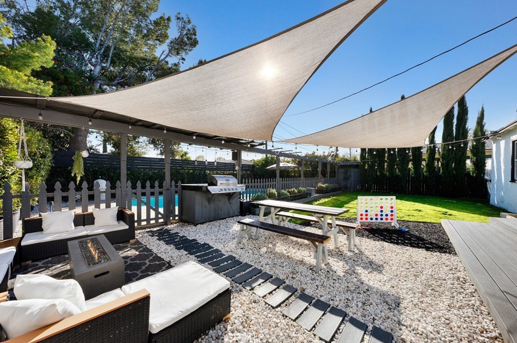 19140 Archwood St, Los Angeles CA  91335-5001 exterior