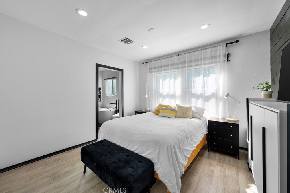 19140 Archwood St, Los Angeles CA  91335-5001 exterior
