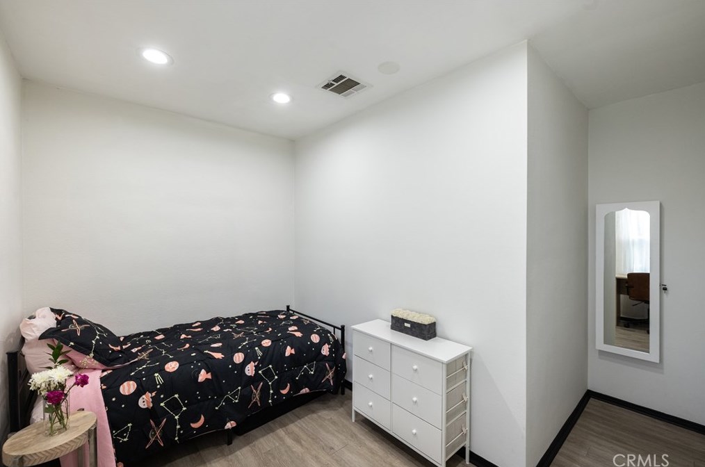 19140 Archwood St, Los Angeles CA  91335-5001 exterior