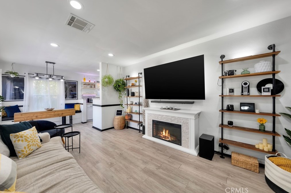 19140 Archwood St, Los Angeles CA  91335-5001 exterior