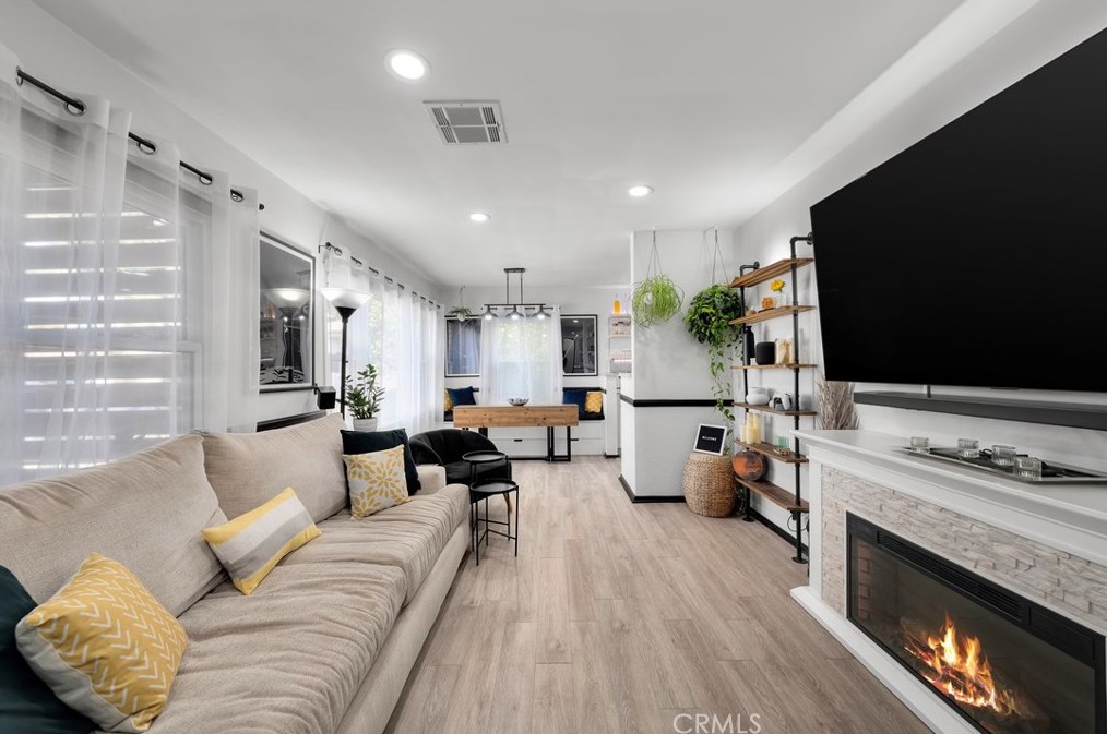 19140 Archwood St, Los Angeles CA  91335-5001 exterior