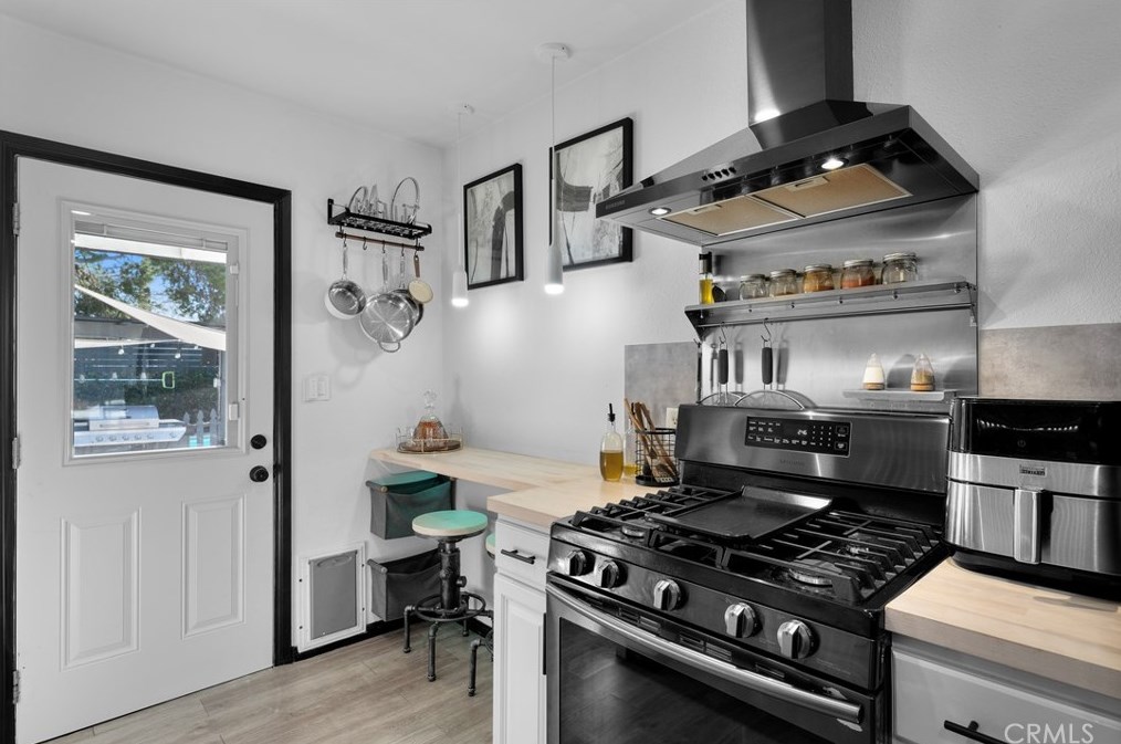 19140 Archwood St, Los Angeles CA  91335-5001 exterior
