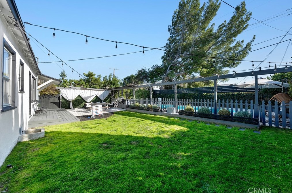 19140 Archwood St, Los Angeles CA  91335-5001 exterior
