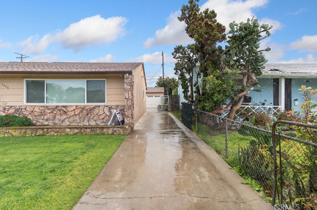 1506 111th St, Los Angeles CA  90044-1405 exterior