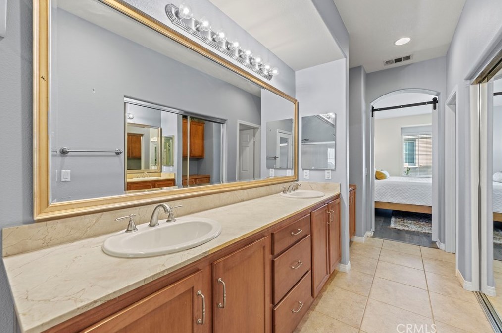 23860 Toscana Dr, Santa Clarita CA  91354-3015 exterior