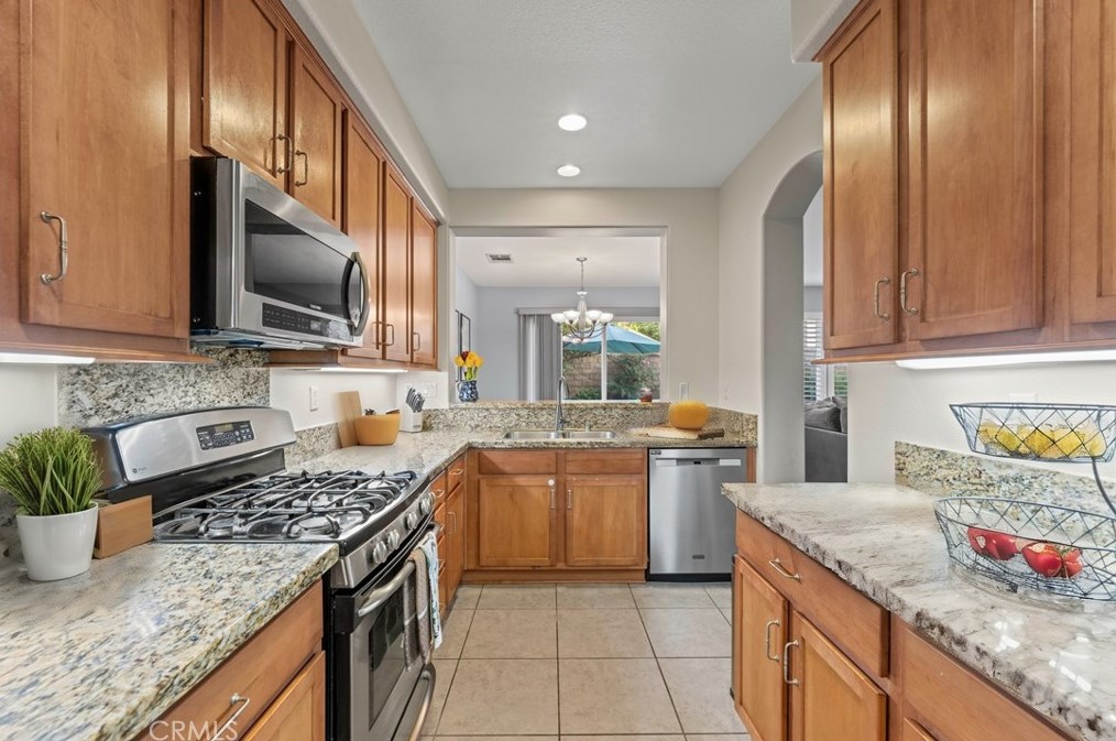 23860 Toscana Dr, Santa Clarita CA  91354-3015 exterior