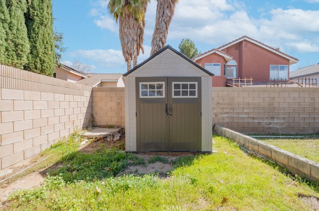 40532 Gorham Ln, Palmdale CA  93551-2526 exterior