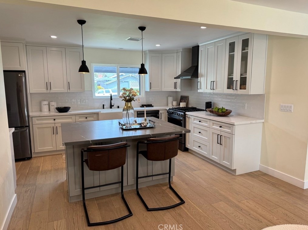 19826 Labrador St, Chatsworth CA  91311-5616 exterior