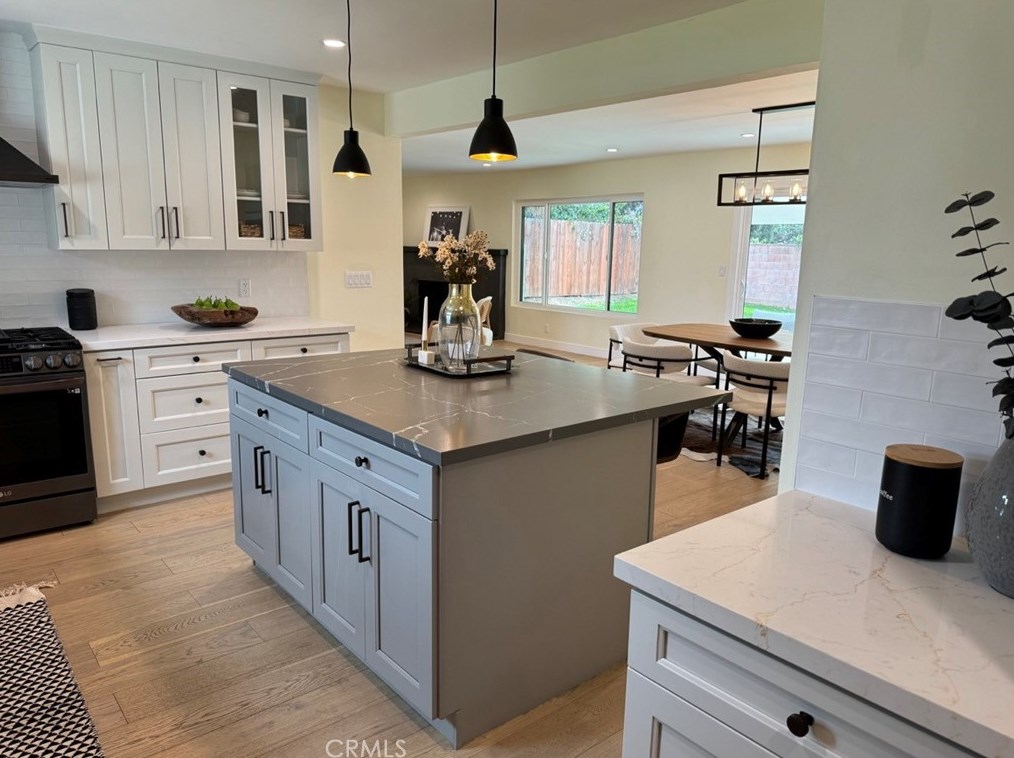 19826 Labrador St, Chatsworth CA  91311-5616 exterior