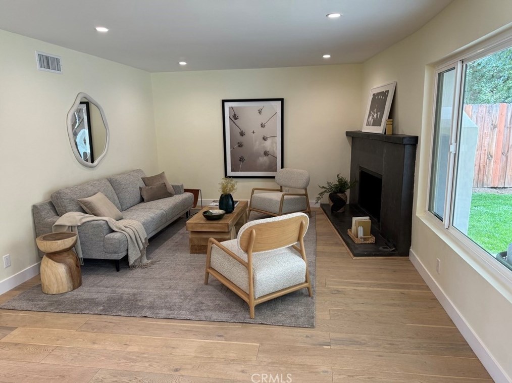 19826 Labrador St, Chatsworth CA  91311-5616 exterior