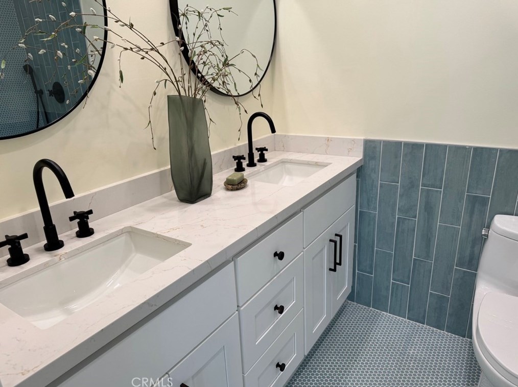 19826 Labrador St, Chatsworth CA  91311-5616 exterior