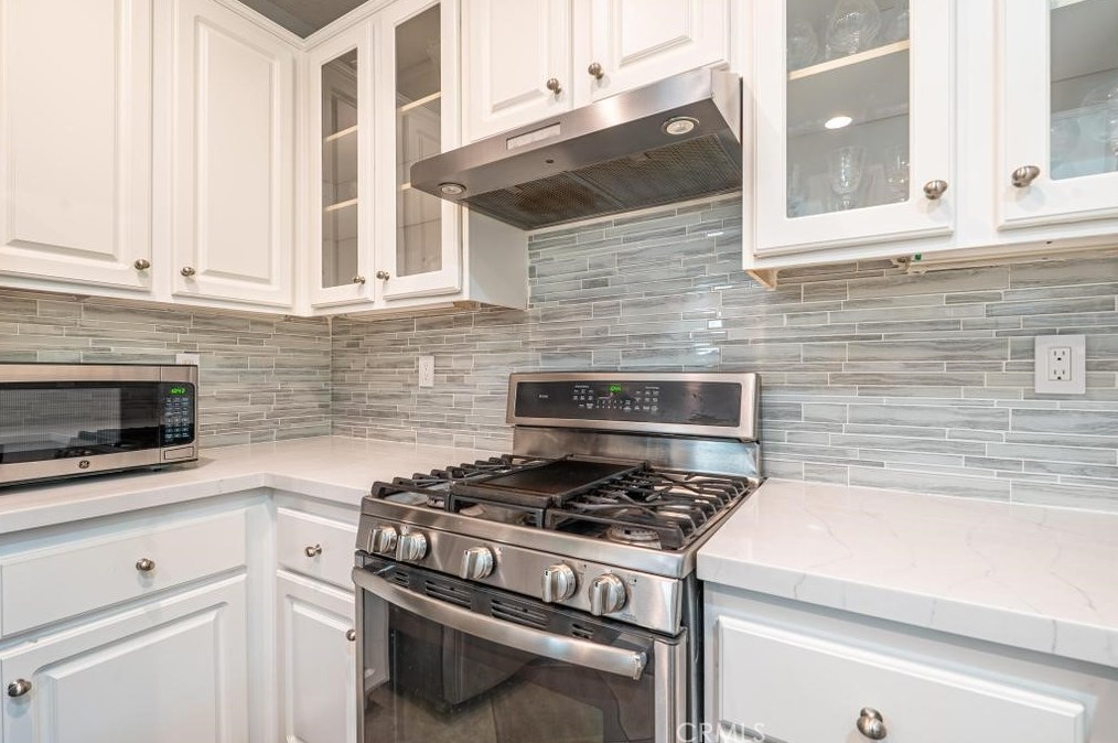 24178 Joshua Dr, Santa Clarita CA  91354-1538 exterior