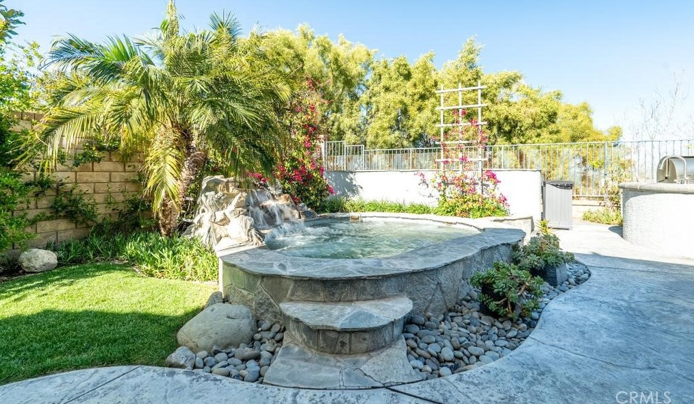 26822 Peppertree Dr, Santa Clarita CA  91381-0611 exterior