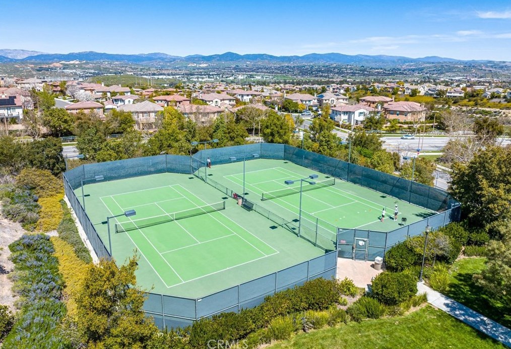 26822 Peppertree Dr, Santa Clarita CA  91381-0611 exterior