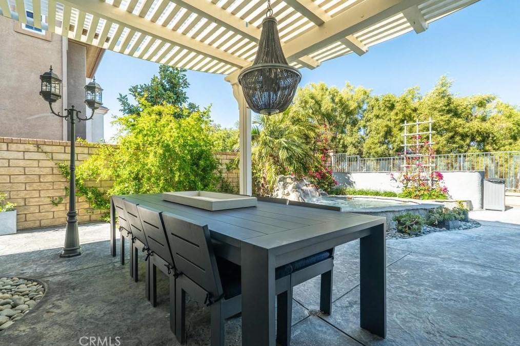 26822 Peppertree Dr, Santa Clarita CA  91381-0611 exterior