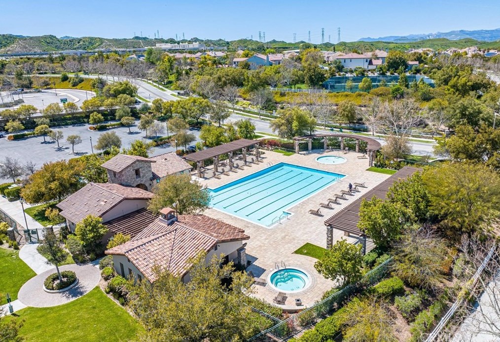 26822 Peppertree Dr, Santa Clarita CA  91381-0611 exterior