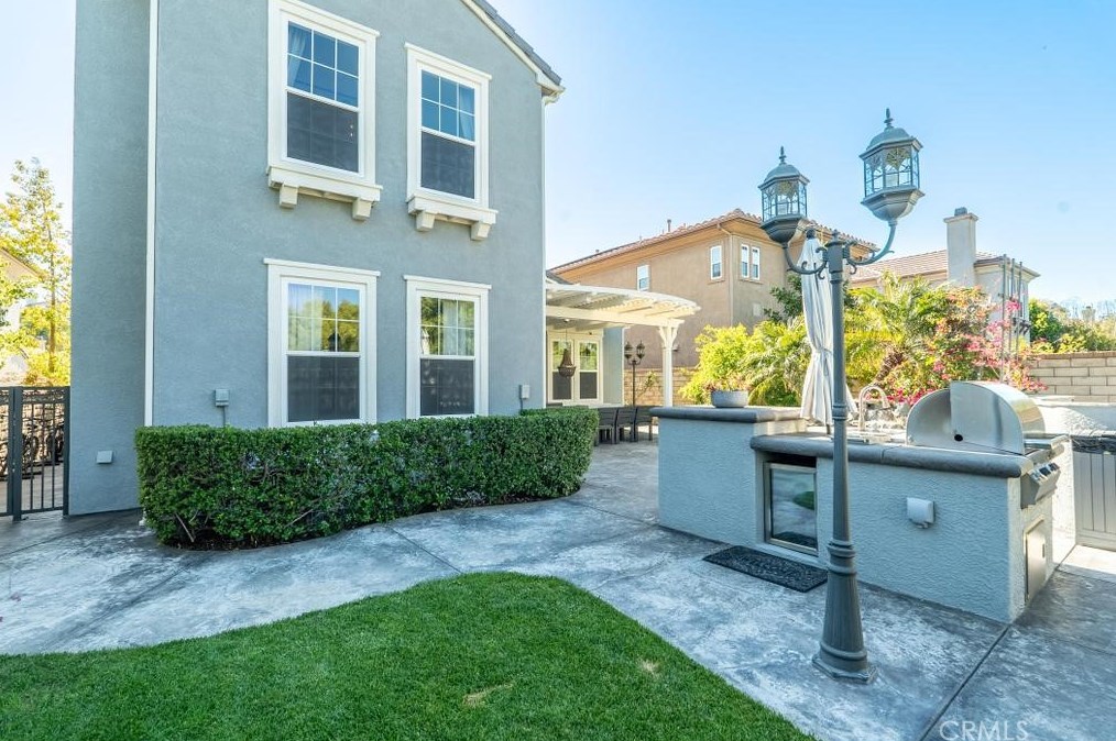 26822 Peppertree Dr, Santa Clarita CA  91381-0611 exterior