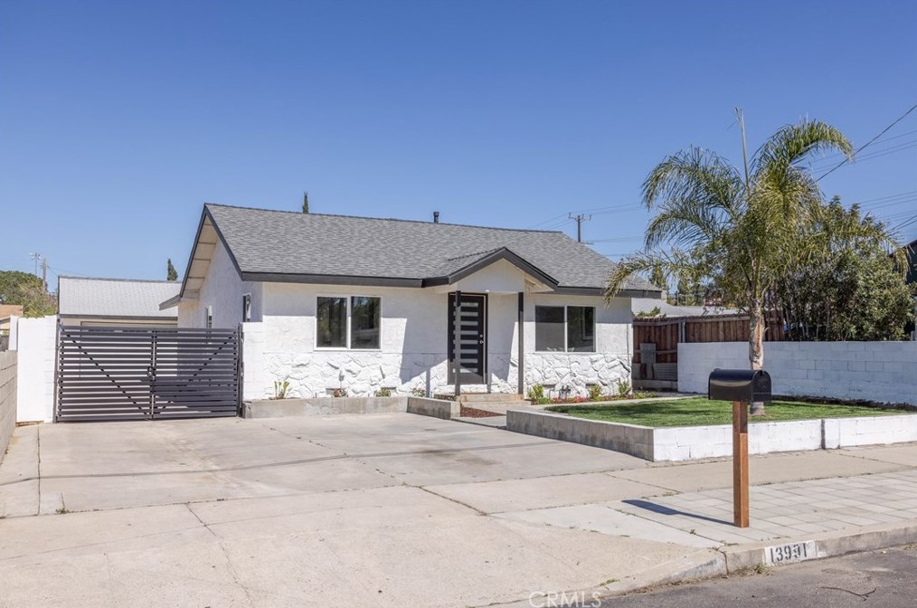 13991 Daventry St, Los Angeles CA  91331-3515 exterior