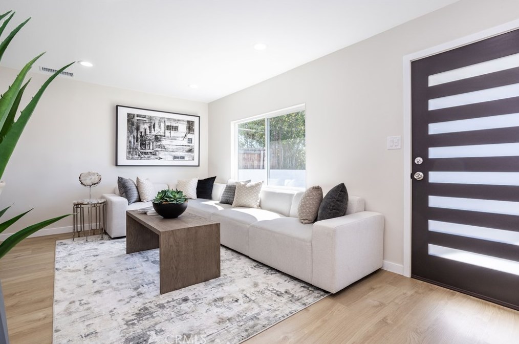 13991 Daventry St, Los Angeles CA  91331-3515 exterior